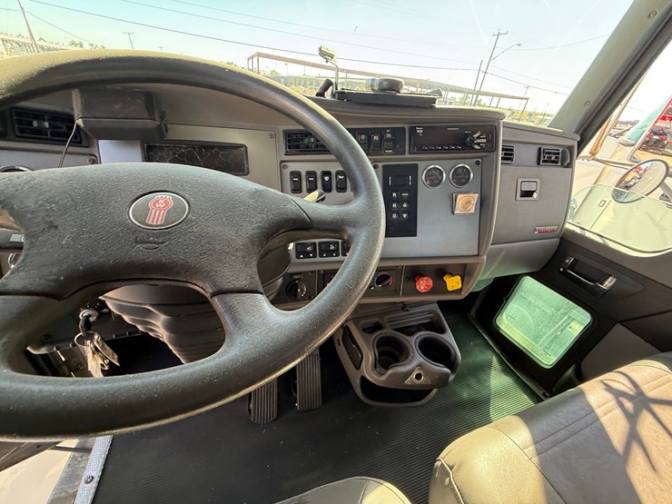 2020-kenworth-t370-image-17