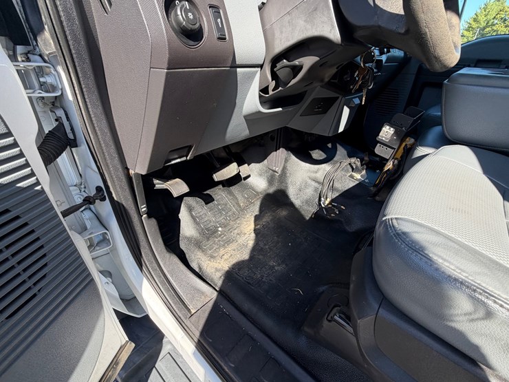 2016-ford-f550-image-21