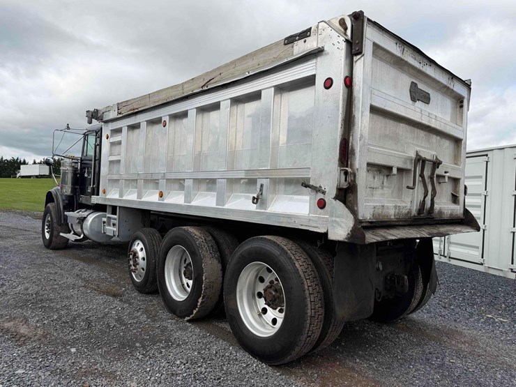 2006-freightliner-tri-axle-dump-image-14