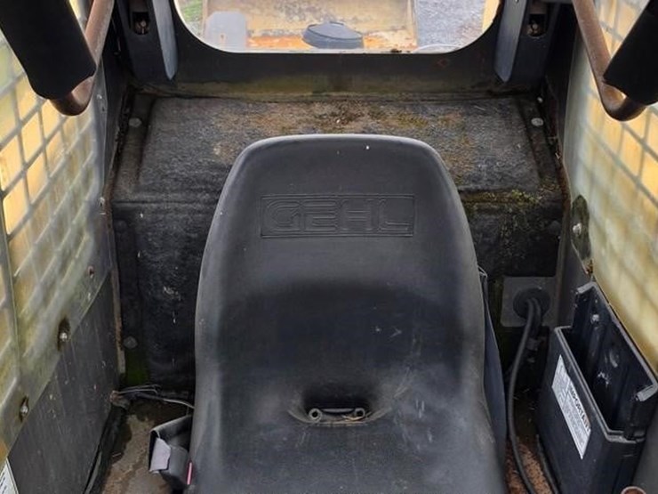 2003-gehl-5635sxt-ii-image-43