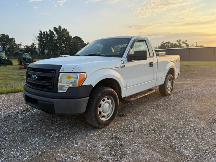 2014-ford-f150-xl-image-1