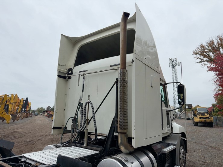 2018-mack-pinnacle-cxu613-image-13