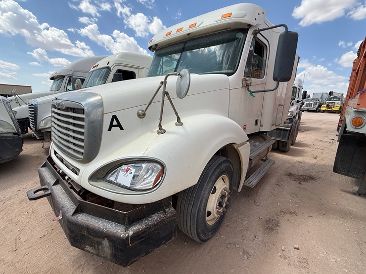 2006-freightliner-columbia-120-image-1