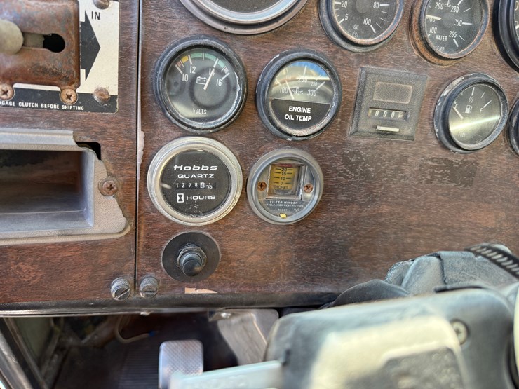 1990-peterbilt-357-image-25