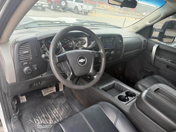 2011-chevrolet-silverado-3500-image-10