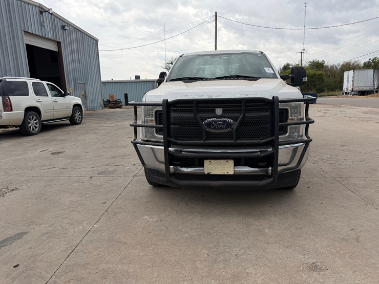 2017-ford-f250-xl-image-3