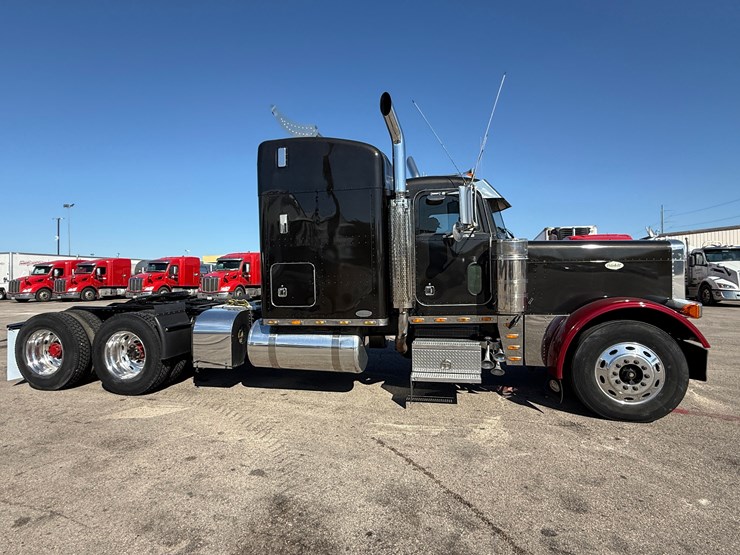 2000-peterbilt-379-image-9