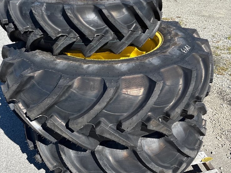 #1070-•-john-deere-r1-ag-tires-with-rims-image-2