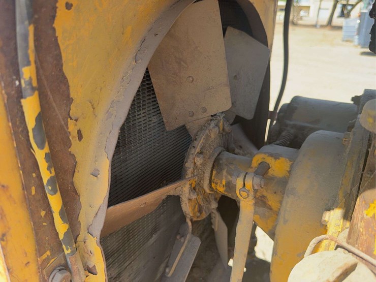 caterpillar-28-image-21