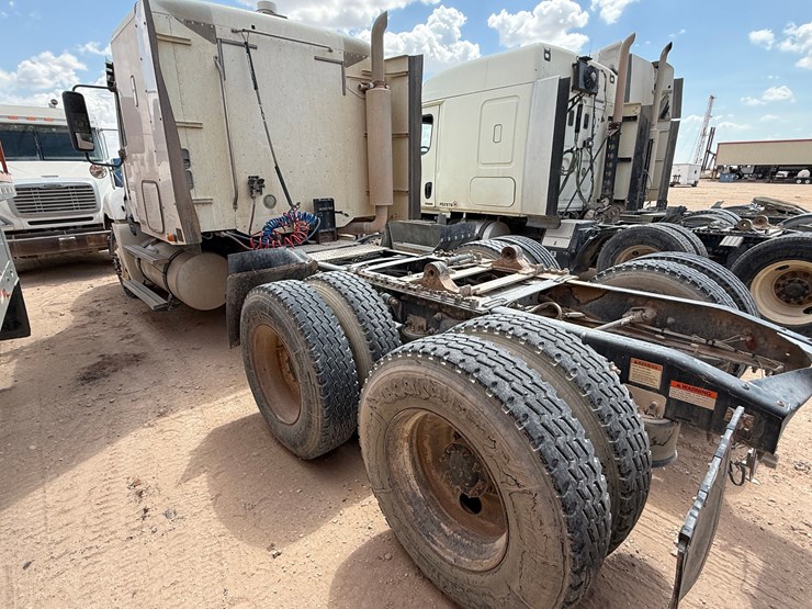 2006-freightliner-columbia-120-image-7