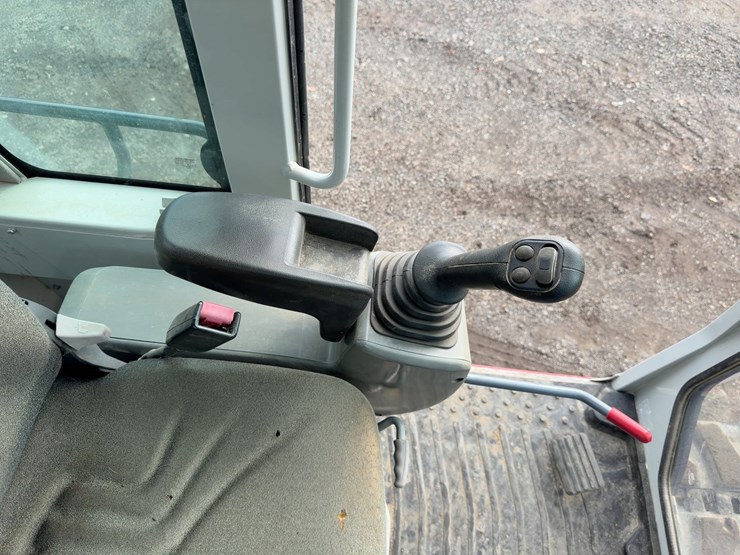 2017-takeuchi-tb290-image-29