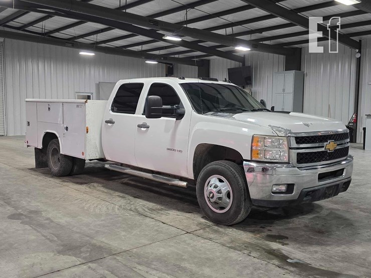 2013-chevrolet-silverado-3500hd-image-2