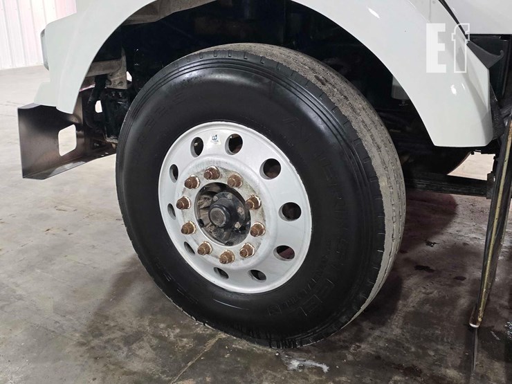 2004-kenworth-t800-image-18