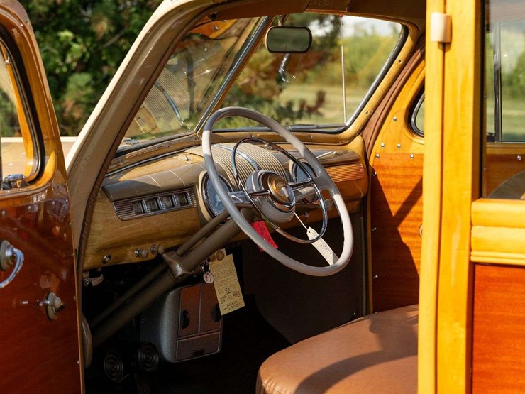 1947-ford-super-deluxe-woody-wagon-image-13