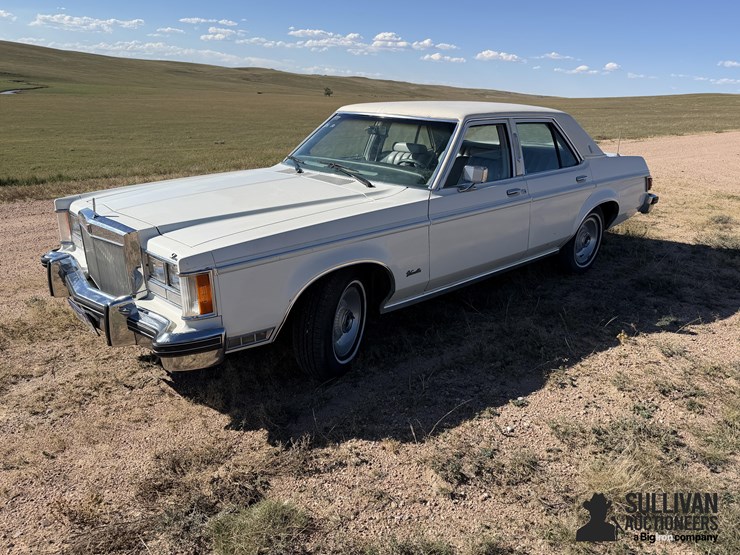 1977-lincoln-versailles-4-door-luxury-sedan-image-1