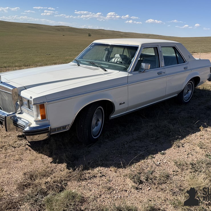 1977 Lincoln Versailles 4 Door Luxury Sedan