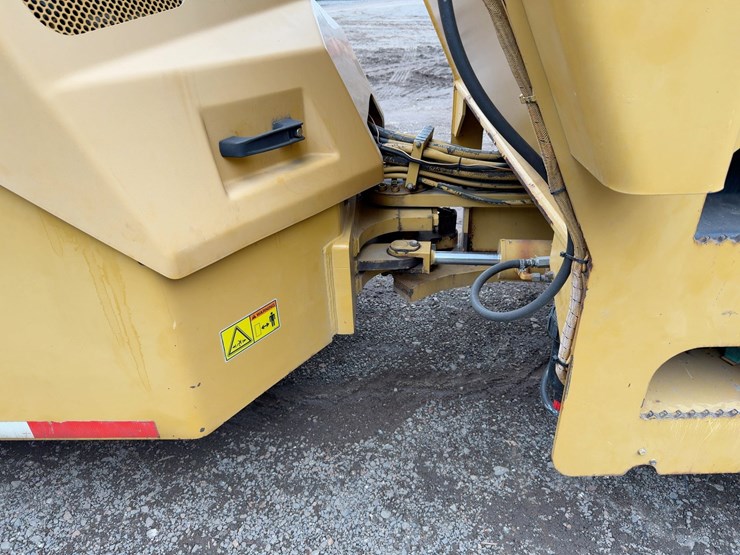 2008-caterpillar-cb-534dxw-image-12