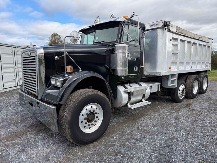 2006-freightliner-tri-axle-dump-image-1