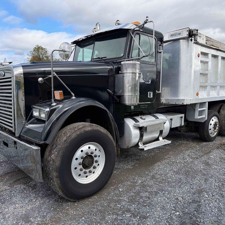 2006 Freightliner Tri Axle Dump