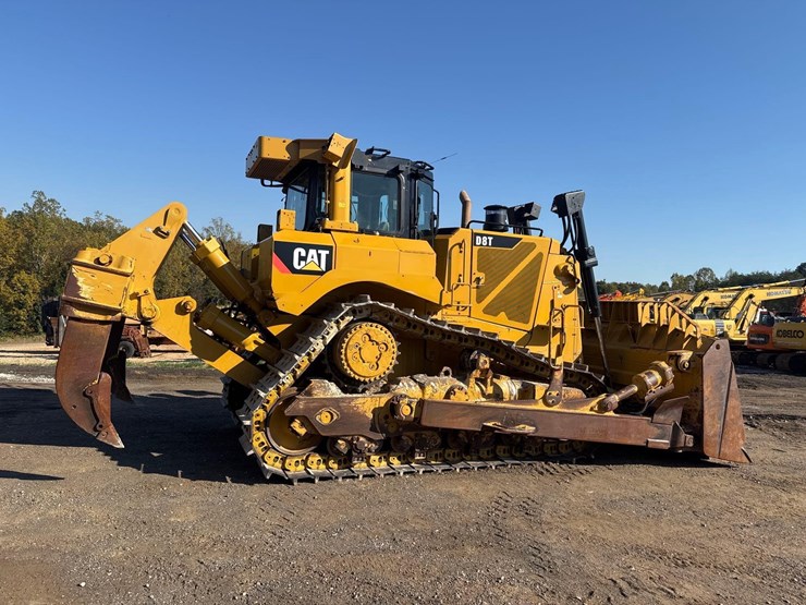 2019-caterpillar-d8t-image-3