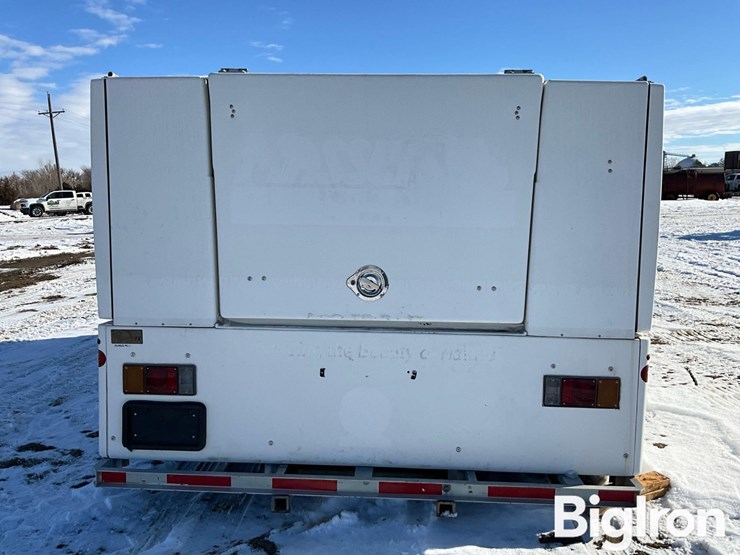 brand-fx-fiberglass-fertilizer/sprayer-truck-body-image-2