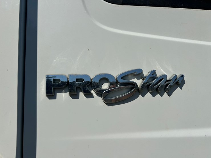 2011-international-prostar-image-46