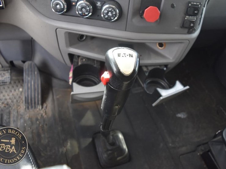 2014-peterbilt-579-image-45