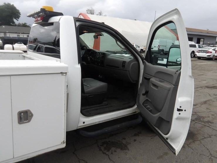 2013-chevrolet-silverado-3500-image-10