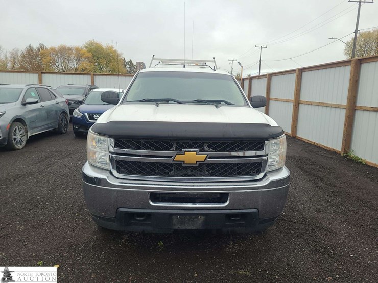 2013-chevrolet-silverado-2500hd-image-2
