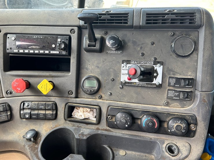 2016-freightliner-cascadia-125-image-78