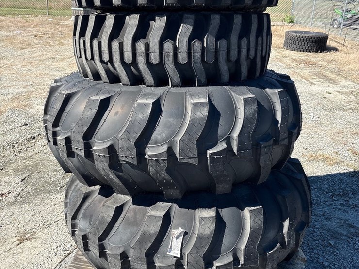 #1071-•-john-deere-r3-tires-with-rims-image-2