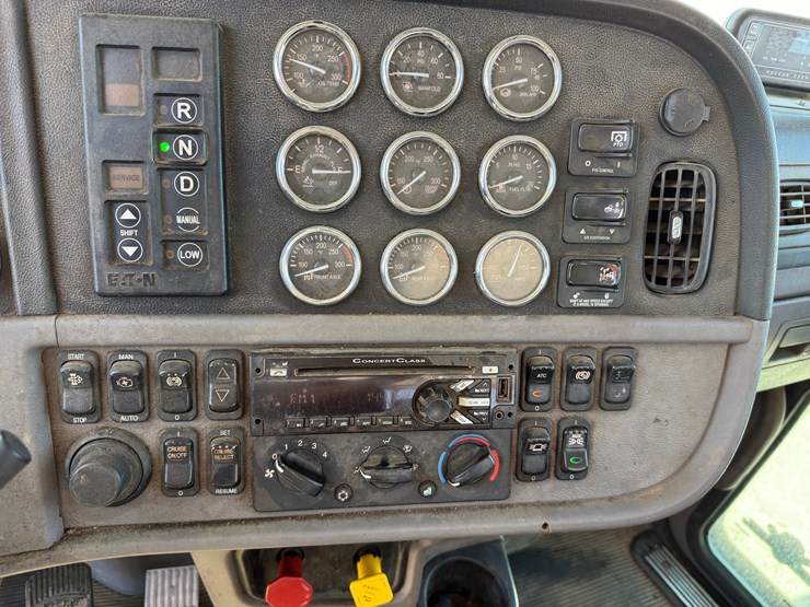 2020-peterbilt-389-image-8
