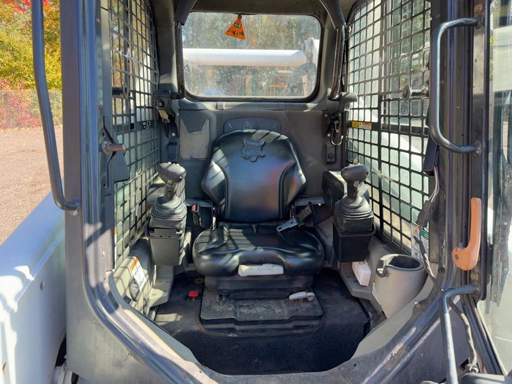 2016-bobcat-s850-image-17