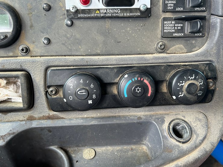 2016-freightliner-cascadia-125-image-86