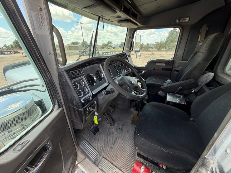 2007-kenworth-w900-image-17