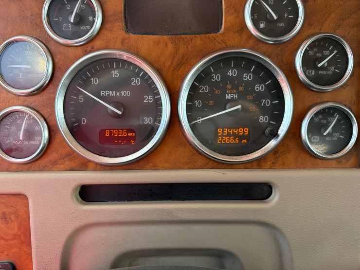 2008-peterbilt-389-image-29