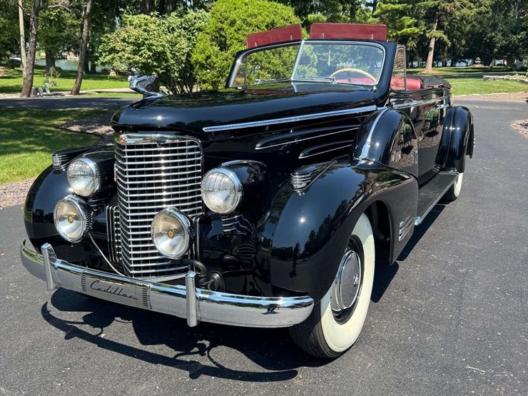 1939-cadillac-series-90-v-16-convertible-coupe-image-22