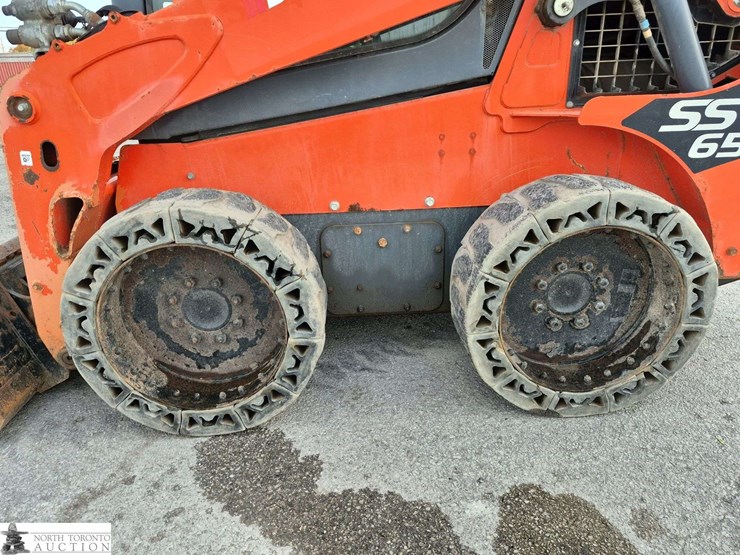 2018-kubota-ssv65-image-11
