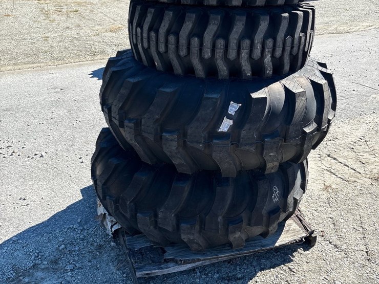 #1071-•-john-deere-r3-tires-with-rims-image-6
