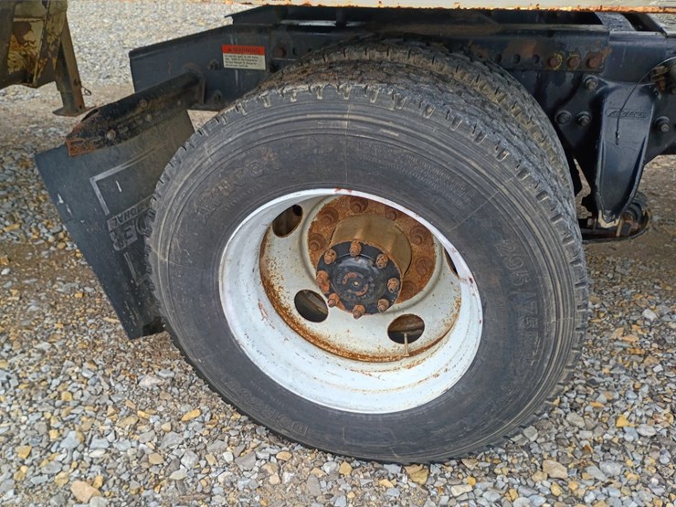 2003-freightliner-fl106-image-69