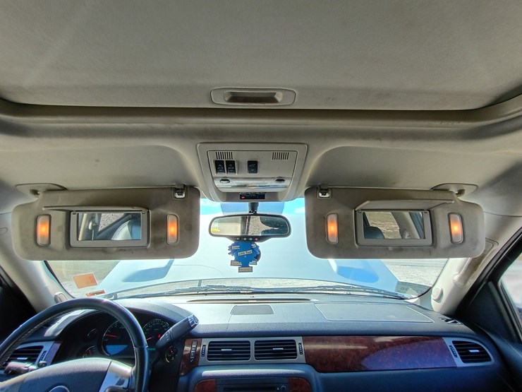 2010-chevrolet-suburban-image-65