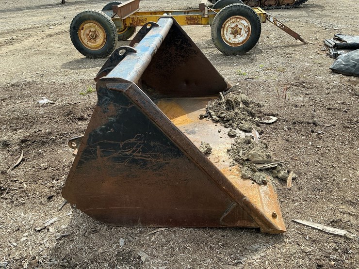 #325-•-loader-bucket-attachment-image-4