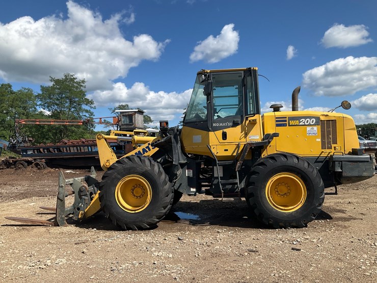 2016-komatsu-wa200-7-image-2