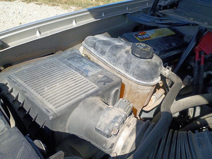 2010-chevrolet-suburban-image-23