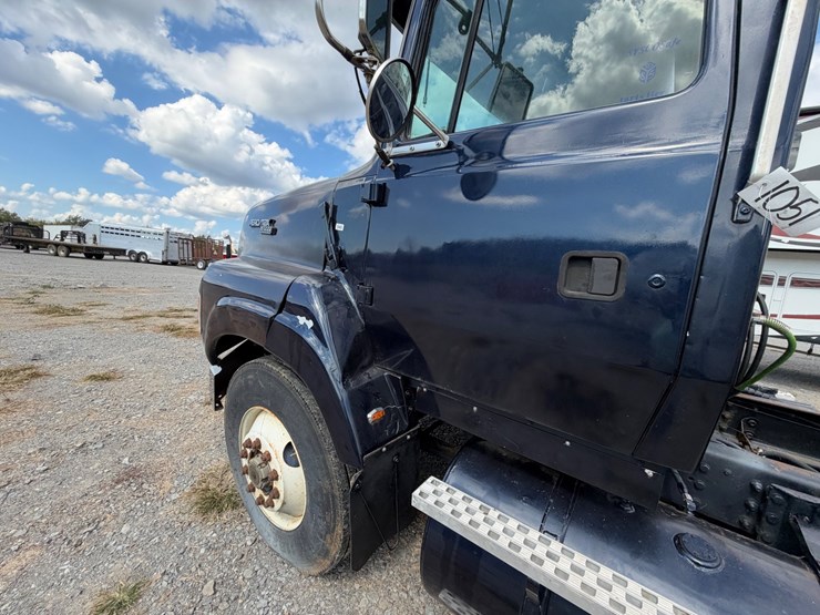 1996-ford-l9000-image-8