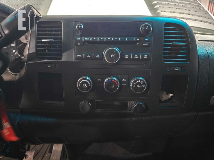 2013-chevrolet-silverado-3500hd-image-14