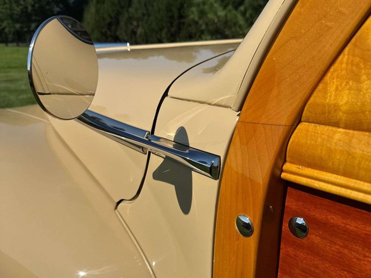 1947-ford-super-deluxe-woody-wagon-image-46