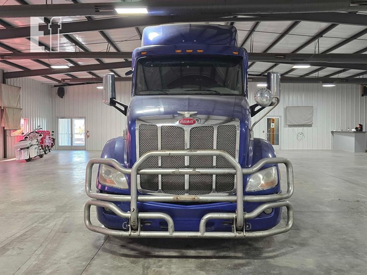 2019-peterbilt-579-image-7