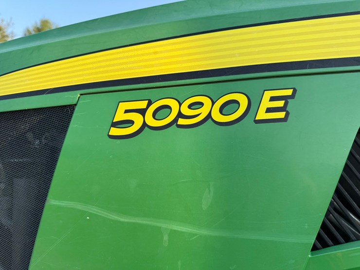 2019-john-deere-5090e-image-37