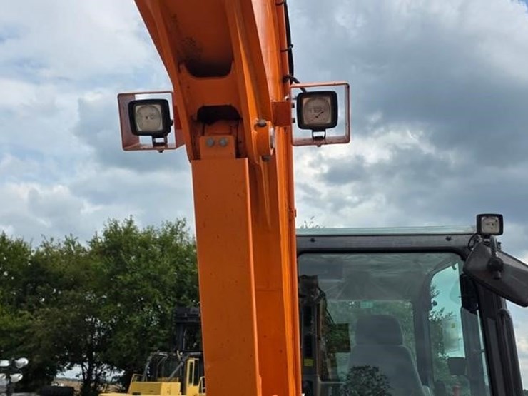 2023-doosan-dx63-3-image-40